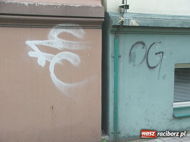 Zdjęcie w galerii na portalu naszraciborz.pl: To nie graffiti tylko ŁOBUZERKA wiadomości z regionu