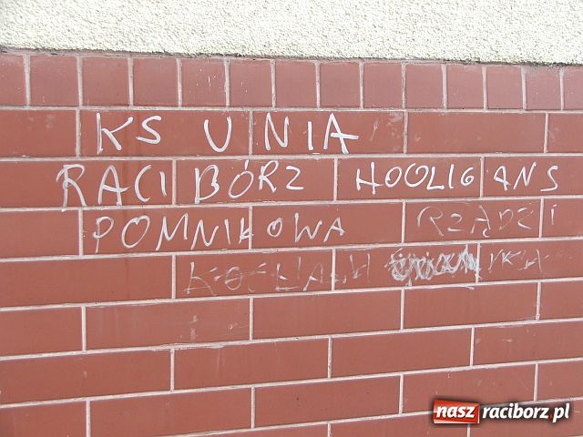 Zdjęcie w galerii na portalu naszraciborz.pl: To nie graffiti tylko ŁOBUZERKA wiadomości z regionu