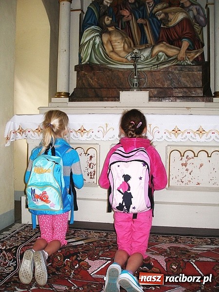 Zdjęcie w galerii na portalu naszraciborz.pl: Rodzina Szkół im. Jana Pawła II z pielgrzymką na Górze św. Anny  wiadomości z regionu