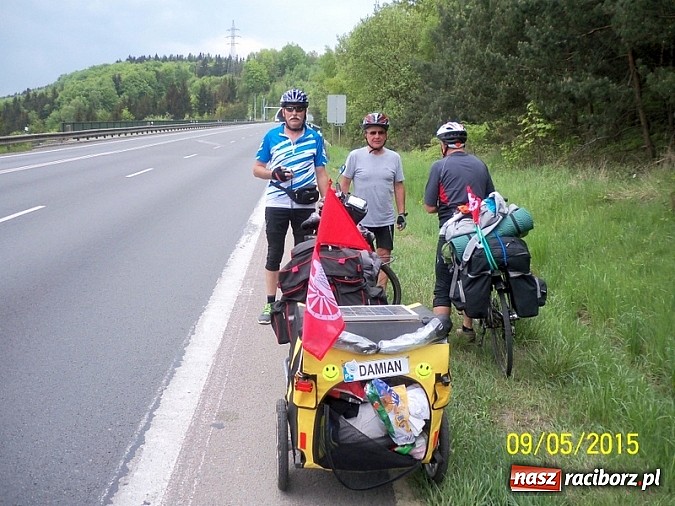 Zdjęcie w galerii na portalu naszraciborz.pl: Damian Mika wraz z ekipą pokonał ponad 1300 km na rowerze! Zobacz zdjęcia z wyprawy wiadomości z regionu