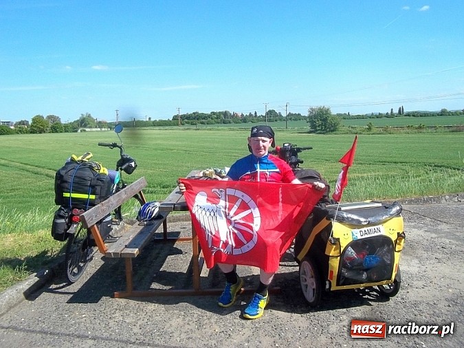 Zdjęcie w galerii na portalu naszraciborz.pl: Damian Mika wraz z ekipą pokonał ponad 1300 km na rowerze! Zobacz zdjęcia z wyprawy wiadomości z regionu