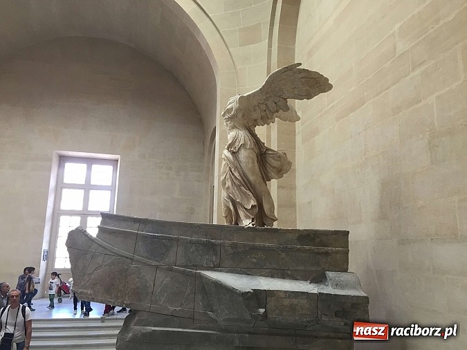 Zdjęcie w galerii na portalu naszraciborz.pl: Młodzież ZSZ zwiedziła Paryż wiadomości z regionu