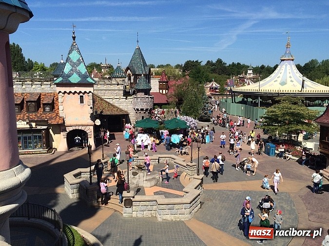 Zdjęcie w galerii na portalu naszraciborz.pl: Młodzież ZSZ zwiedziła Paryż wiadomości z regionu