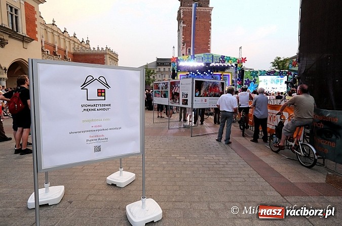 Zdjęcie w galerii na portalu naszraciborz.pl: Wychowankowie raciborskiego poprawczaka gośćmi Anny Dymnej wiadomości z regionu