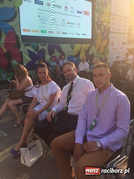 Zdjęcie w galerii na portalu naszraciborz.pl: Wychowankowie raciborskiego poprawczaka gośćmi Anny Dymnej wiadomości z regionu