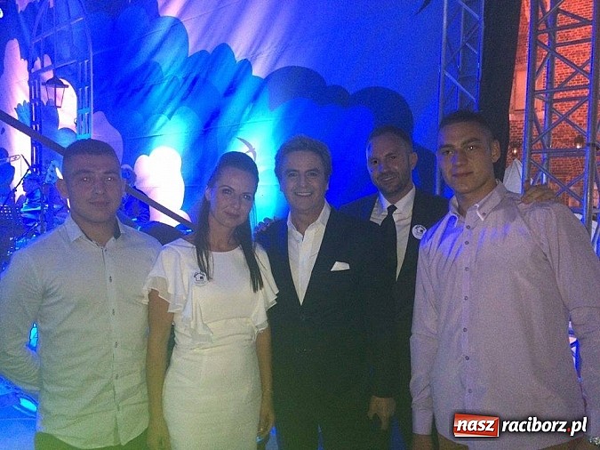 Zdjęcie w galerii na portalu naszraciborz.pl: Wychowankowie raciborskiego poprawczaka gośćmi Anny Dymnej wiadomości z regionu