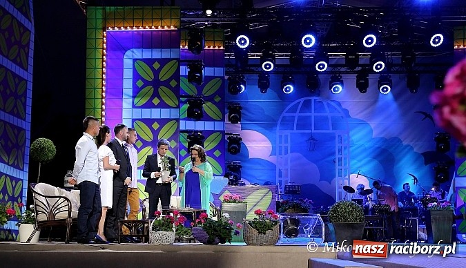 Zdjęcie w galerii na portalu naszraciborz.pl: Wychowankowie raciborskiego poprawczaka gośćmi Anny Dymnej wiadomości z regionu