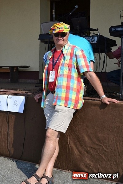 Zdjęcie w galerii na portalu naszraciborz.pl: Policjanci, strażacy i klaun zrobili furorę, piękna pogoda i mnóstwo atrakcji dopełniło reszty. Dzień Dziecka w Jankowicach za nami!  wiadomości z regionu