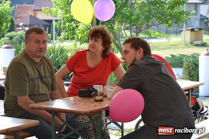 Zdjęcie w galerii na portalu naszraciborz.pl: Policjanci, strażacy i klaun zrobili furorę, piękna pogoda i mnóstwo atrakcji dopełniło reszty. Dzień Dziecka w Jankowicach za nami!  wiadomości z regionu