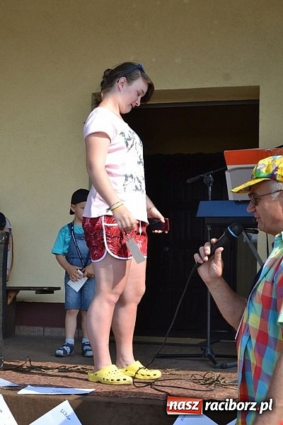 Zdjęcie w galerii na portalu naszraciborz.pl: Policjanci, strażacy i klaun zrobili furorę, piękna pogoda i mnóstwo atrakcji dopełniło reszty. Dzień Dziecka w Jankowicach za nami!  wiadomości z regionu