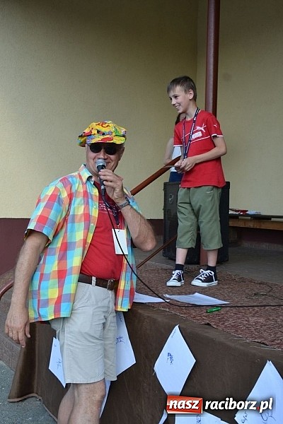 Zdjęcie w galerii na portalu naszraciborz.pl: Policjanci, strażacy i klaun zrobili furorę, piękna pogoda i mnóstwo atrakcji dopełniło reszty. Dzień Dziecka w Jankowicach za nami!  wiadomości z regionu