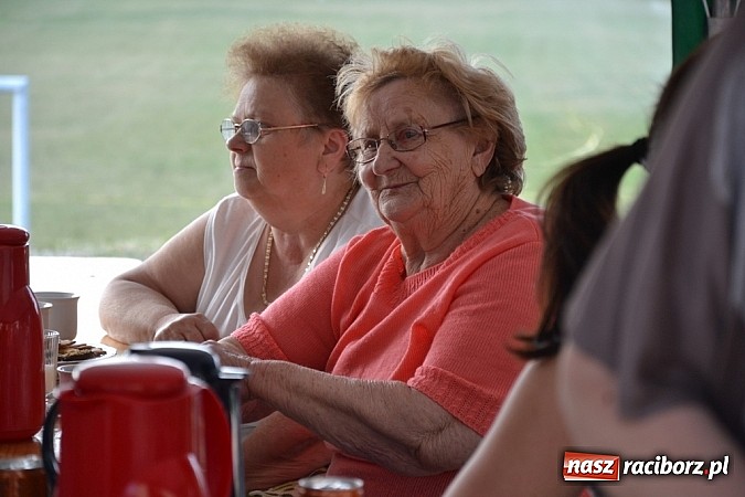 Zdjęcie w galerii na portalu naszraciborz.pl: Policjanci, strażacy i klaun zrobili furorę, piękna pogoda i mnóstwo atrakcji dopełniło reszty. Dzień Dziecka w Jankowicach za nami!  wiadomości z regionu
