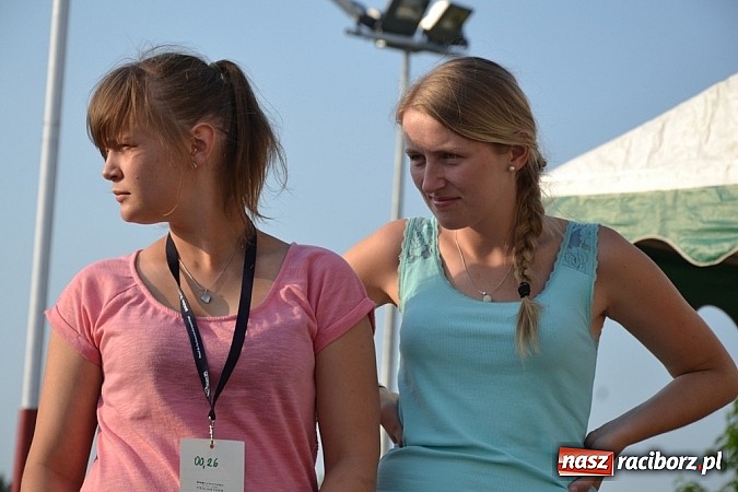 Zdjęcie w galerii na portalu naszraciborz.pl: Policjanci, strażacy i klaun zrobili furorę, piękna pogoda i mnóstwo atrakcji dopełniło reszty. Dzień Dziecka w Jankowicach za nami!  wiadomości z regionu