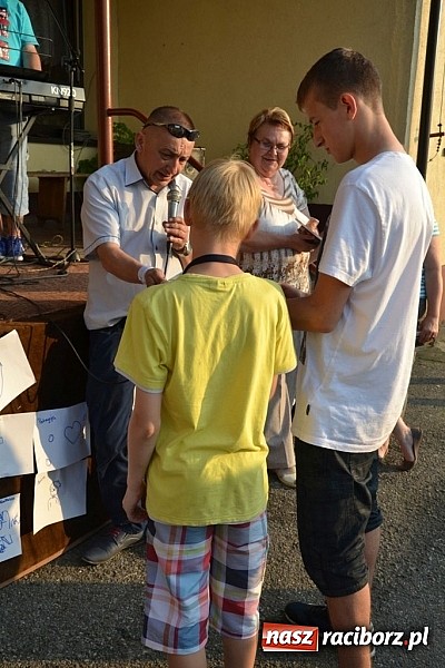 Zdjęcie w galerii na portalu naszraciborz.pl: Policjanci, strażacy i klaun zrobili furorę, piękna pogoda i mnóstwo atrakcji dopełniło reszty. Dzień Dziecka w Jankowicach za nami!  wiadomości z regionu