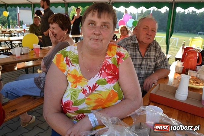 Zdjęcie w galerii na portalu naszraciborz.pl: Policjanci, strażacy i klaun zrobili furorę, piękna pogoda i mnóstwo atrakcji dopełniło reszty. Dzień Dziecka w Jankowicach za nami!  wiadomości z regionu