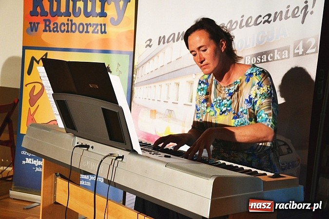 Zdjęcie w galerii na portalu naszraciborz.pl: Przesłuchania konkursowe rozpoczęły IV Festiwal Piosenki Europejskiej – Racibórz 2015  wiadomości z regionu