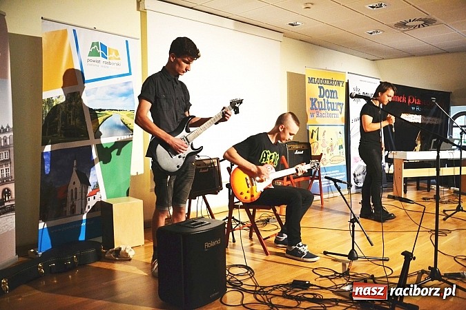 Zdjęcie w galerii na portalu naszraciborz.pl: Przesłuchania konkursowe rozpoczęły IV Festiwal Piosenki Europejskiej – Racibórz 2015  wiadomości z regionu