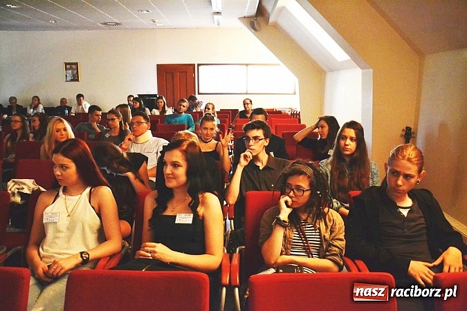 Zdjęcie w galerii na portalu naszraciborz.pl: Przesłuchania konkursowe rozpoczęły IV Festiwal Piosenki Europejskiej – Racibórz 2015  wiadomości z regionu