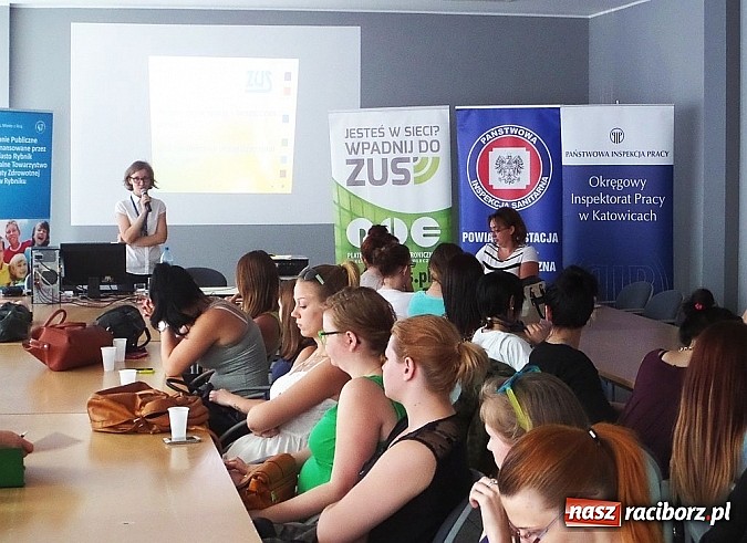 Zdjęcie w galerii na portalu naszraciborz.pl: Bezpieczne wakacje – bezpieczna praca – uczniowie wysłuchali prelekcji w rybnickim ZUS-ie  wiadomości z regionu