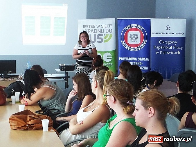 Zdjęcie w galerii na portalu naszraciborz.pl: Bezpieczne wakacje – bezpieczna praca – uczniowie wysłuchali prelekcji w rybnickim ZUS-ie  wiadomości z regionu