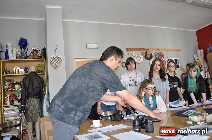 Zdjęcie w galerii na portalu naszraciborz.pl: Robert Słoma poprowadził warsztaty fotograficzne w MDK  wiadomości z regionu