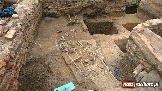 Zdjęcie w galerii na portalu naszraciborz.pl: Archeolodzy znajdują kolejne pochówki przy kościele św. Jakuba wiadomości z regionu