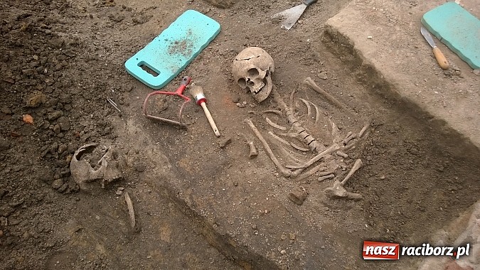 Zdjęcie w galerii na portalu naszraciborz.pl: Archeolodzy znajdują kolejne pochówki przy kościele św. Jakuba wiadomości z regionu