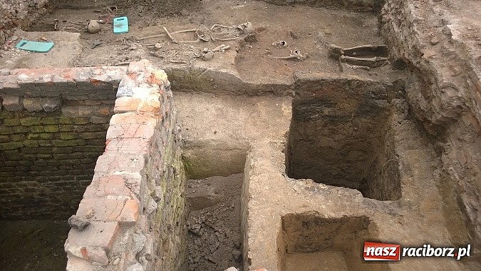 Zdjęcie w galerii na portalu naszraciborz.pl: Archeolodzy znajdują kolejne pochówki przy kościele św. Jakuba wiadomości z regionu