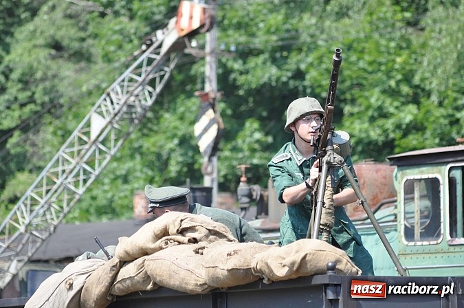 Zdjęcie w galerii na portalu naszraciborz.pl: Bombardowanie stacji kolejowej Gross Rauden  wiadomości z regionu
