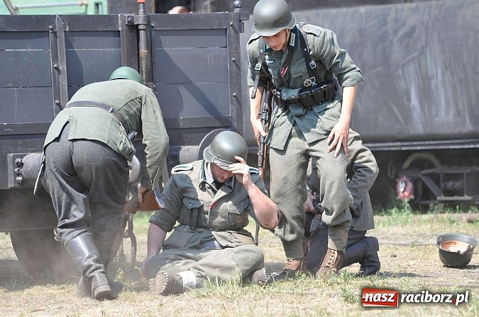 Zdjęcie w galerii na portalu naszraciborz.pl: Bombardowanie stacji kolejowej Gross Rauden  wiadomości z regionu