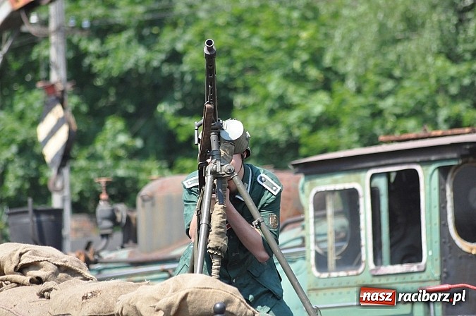 Zdjęcie w galerii na portalu naszraciborz.pl: Bombardowanie stacji kolejowej Gross Rauden  wiadomości z regionu