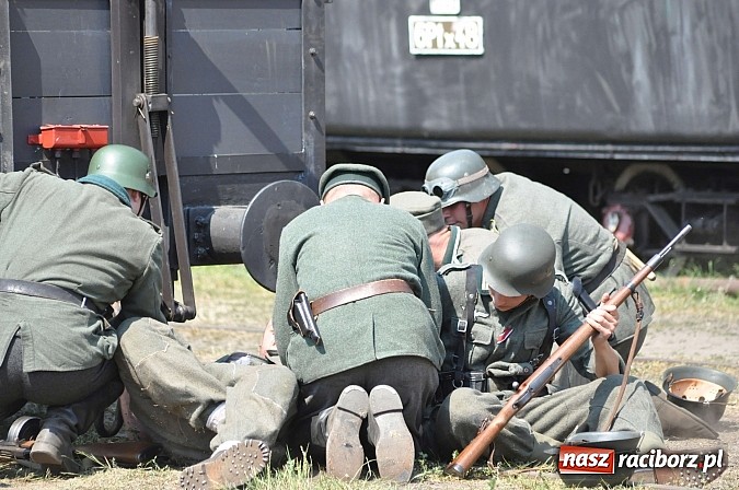 Zdjęcie w galerii na portalu naszraciborz.pl: Bombardowanie stacji kolejowej Gross Rauden  wiadomości z regionu