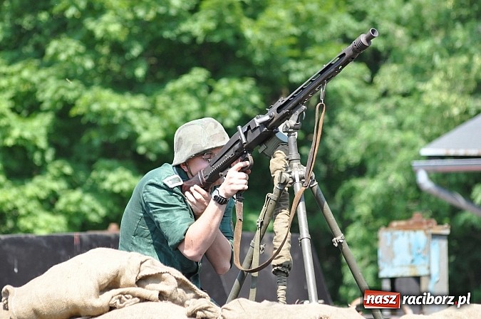 Zdjęcie w galerii na portalu naszraciborz.pl: Bombardowanie stacji kolejowej Gross Rauden  wiadomości z regionu