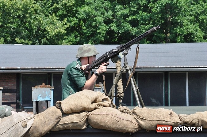 Zdjęcie w galerii na portalu naszraciborz.pl: Bombardowanie stacji kolejowej Gross Rauden  wiadomości z regionu
