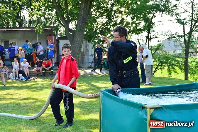 Zdjęcie w galerii na portalu naszraciborz.pl: Strzybnik, Brzeźnica, Gamów i Sławików najlepsze w poszczególnych grupach na gminnych zawodach strażackich wiadomości z regionu