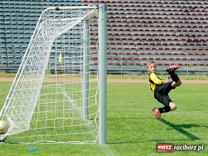 Zdjęcie w galerii na portalu naszraciborz.pl: Młodziki Unii bezlitosne dla Świerklan. Awans dla raciborzan! wiadomości z regionu