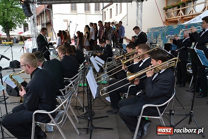 Zdjęcie w galerii na portalu naszraciborz.pl: IV Festiwal Piosenki Europejskiej – Racibórz 2015 za nami  wiadomości z regionu