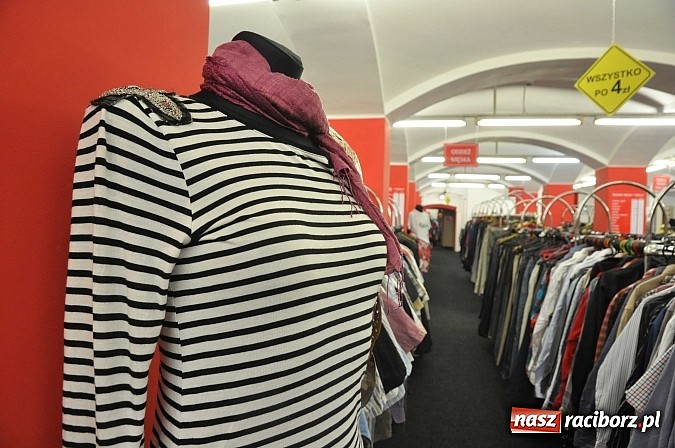 Zdjęcie w galerii na portalu naszraciborz.pl: W sklepie ROBAN na Reymonta całkowicie wymieniono towar. Tysiące nowe markowych ubrań już od poniedziałku wiadomości z regionu