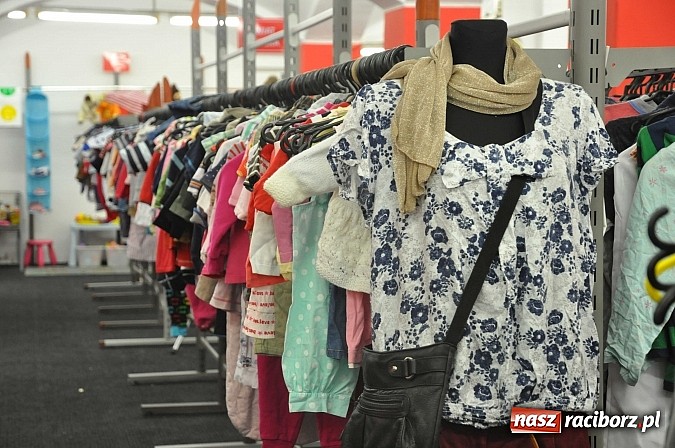 Zdjęcie w galerii na portalu naszraciborz.pl: W sklepie ROBAN na Reymonta całkowicie wymieniono towar. Tysiące nowe markowych ubrań już od poniedziałku wiadomości z regionu