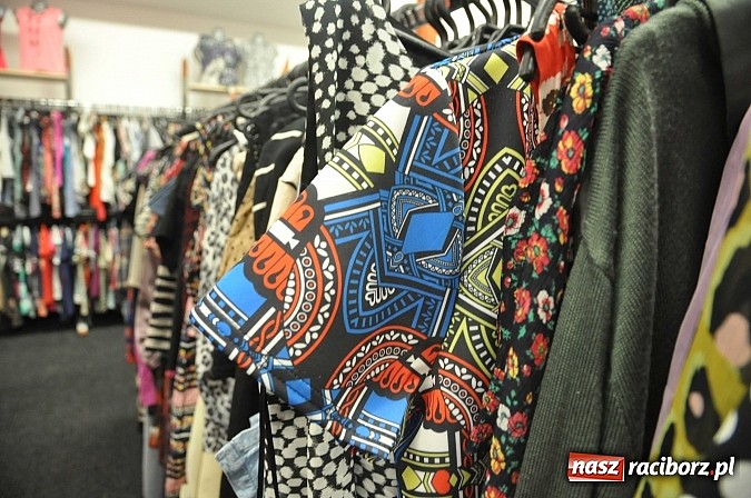 Zdjęcie w galerii na portalu naszraciborz.pl: W sklepie ROBAN na Reymonta całkowicie wymieniono towar. Tysiące nowe markowych ubrań już od poniedziałku wiadomości z regionu
