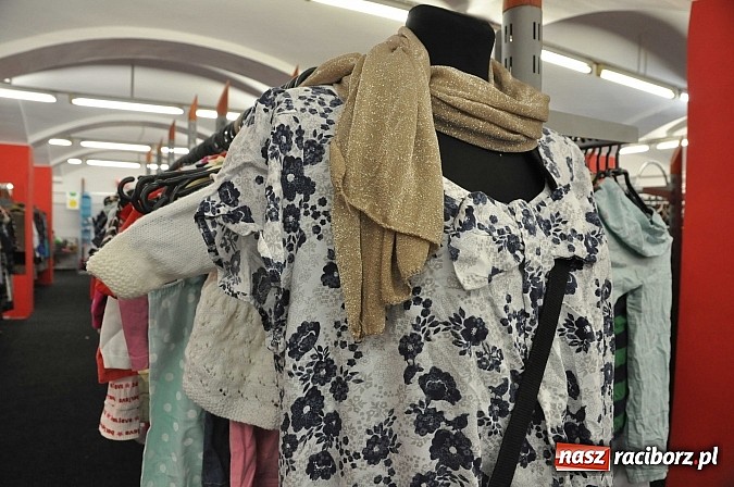 Zdjęcie w galerii na portalu naszraciborz.pl: W sklepie ROBAN na Reymonta całkowicie wymieniono towar. Tysiące nowe markowych ubrań już od poniedziałku wiadomości z regionu