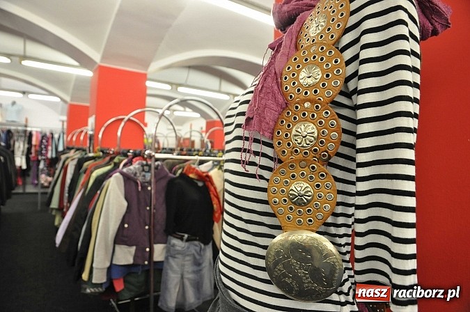 Zdjęcie w galerii na portalu naszraciborz.pl: W sklepie ROBAN na Reymonta całkowicie wymieniono towar. Tysiące nowe markowych ubrań już od poniedziałku wiadomości z regionu