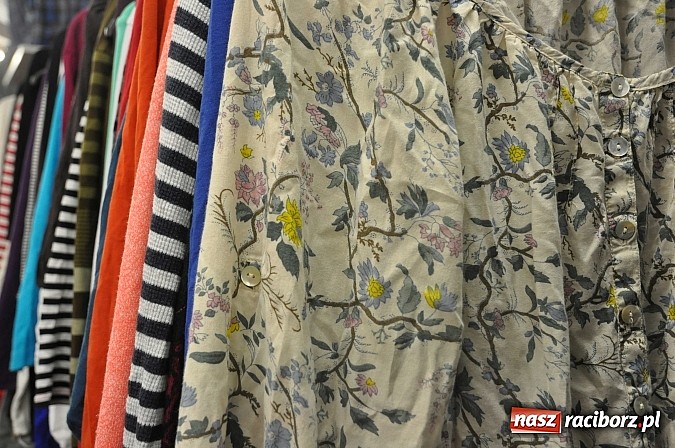 Zdjęcie w galerii na portalu naszraciborz.pl: W sklepie ROBAN na Reymonta całkowicie wymieniono towar. Tysiące nowe markowych ubrań już od poniedziałku wiadomości z regionu