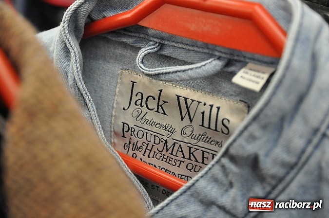 Zdjęcie w galerii na portalu naszraciborz.pl: W sklepie ROBAN na Reymonta całkowicie wymieniono towar. Tysiące nowe markowych ubrań już od poniedziałku wiadomości z regionu