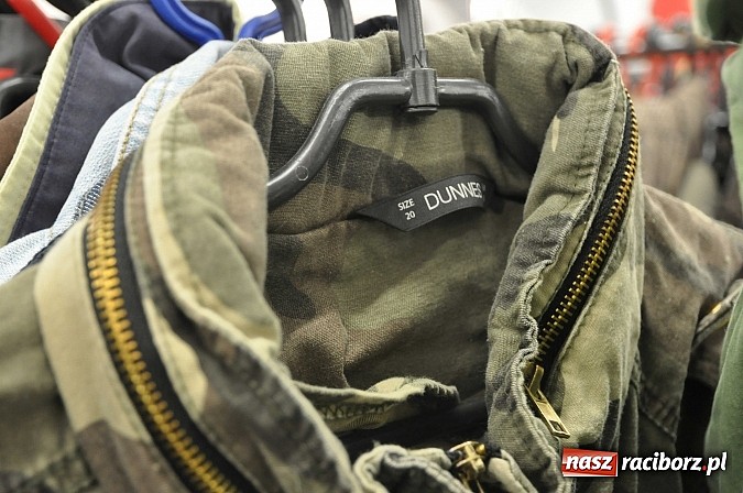 Zdjęcie w galerii na portalu naszraciborz.pl: W sklepie ROBAN na Reymonta całkowicie wymieniono towar. Tysiące nowe markowych ubrań już od poniedziałku wiadomości z regionu