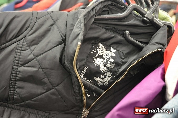 Zdjęcie w galerii na portalu naszraciborz.pl: W sklepie ROBAN na Reymonta całkowicie wymieniono towar. Tysiące nowe markowych ubrań już od poniedziałku wiadomości z regionu