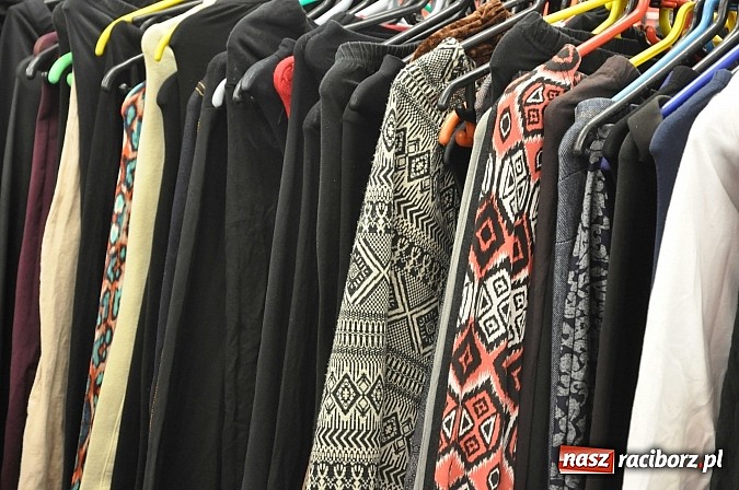 Zdjęcie w galerii na portalu naszraciborz.pl: W sklepie ROBAN na Reymonta całkowicie wymieniono towar. Tysiące nowe markowych ubrań już od poniedziałku wiadomości z regionu