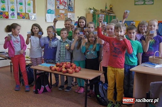 Zdjęcie w galerii na portalu naszraciborz.pl: Święto jabłka w SP-4 wiadomości z regionu