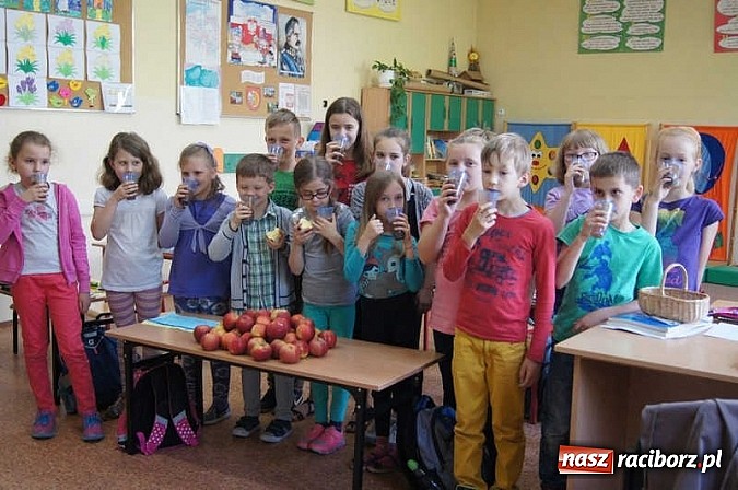Zdjęcie w galerii na portalu naszraciborz.pl: Święto jabłka w SP-4 wiadomości z regionu