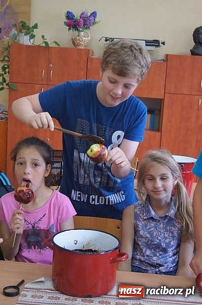 Zdjęcie w galerii na portalu naszraciborz.pl: Święto jabłka w SP-4 wiadomości z regionu